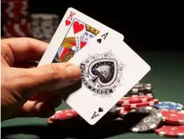 “国际扑克赛事：神秘面具下的较量”